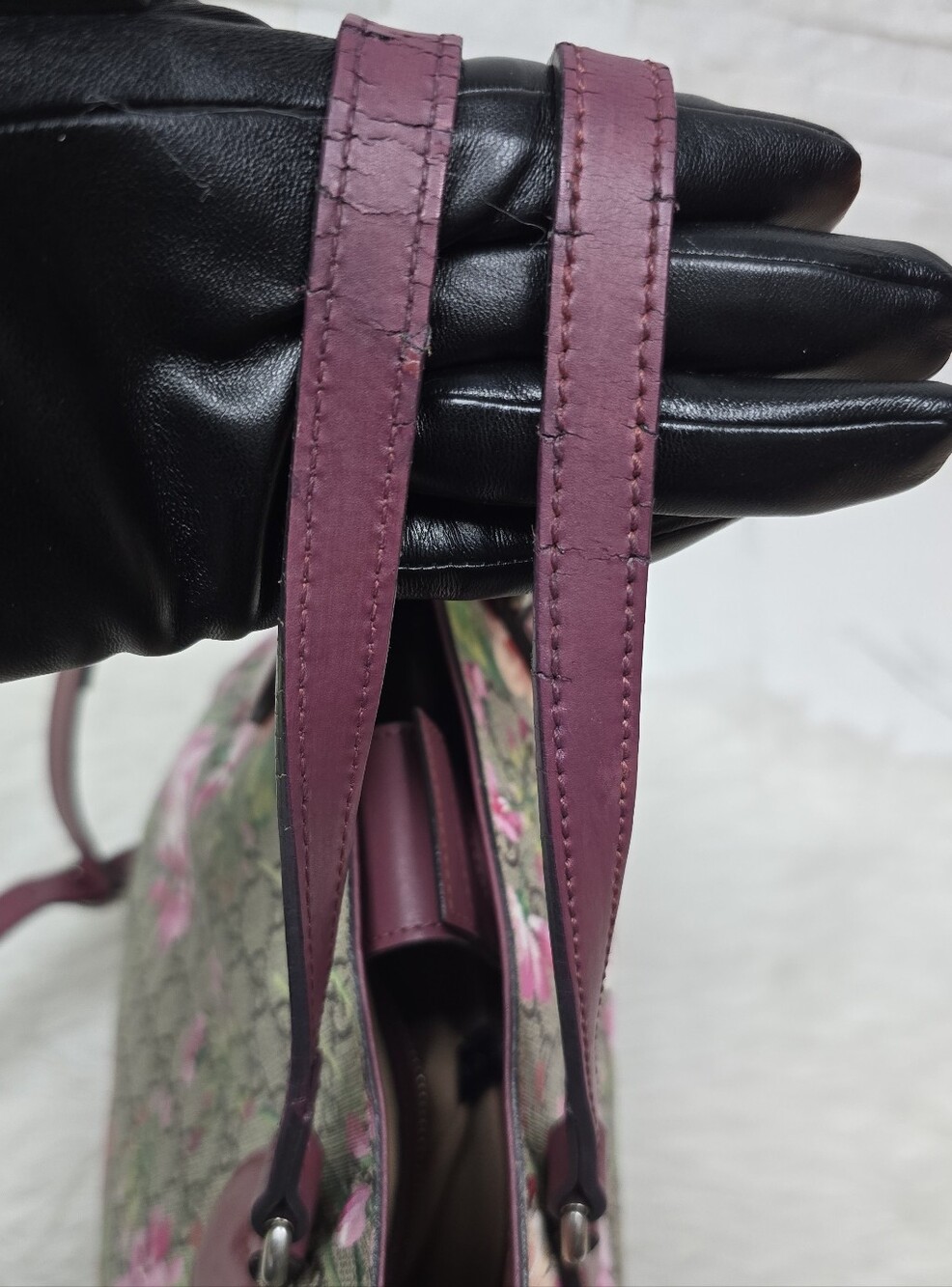 Gucci Floral GG Supreme Canvas Tote in Pink and Burgundy - Picture 13 of 15